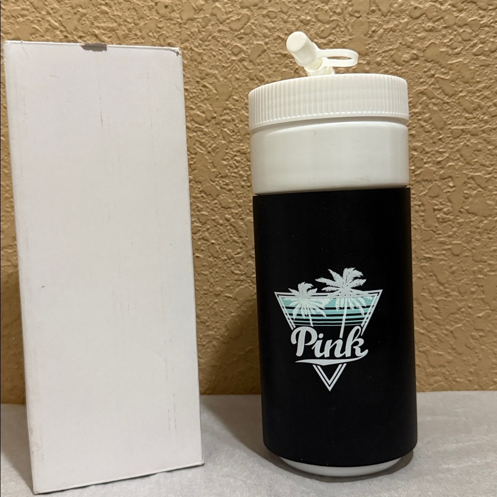 NWT PINK Victoria’s Secret Beach Please 32 oz. Retro Water Bottle 💦. Brand new.